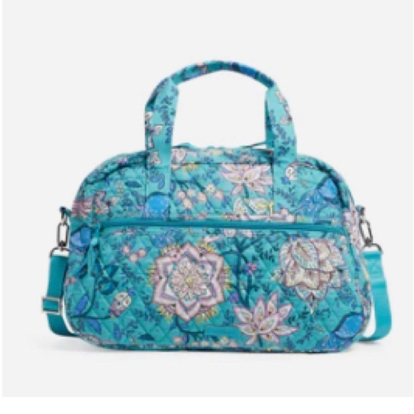 Vera Bradley Handbags - NWT Vera Bradley compact traveler bag in Peacock Garden